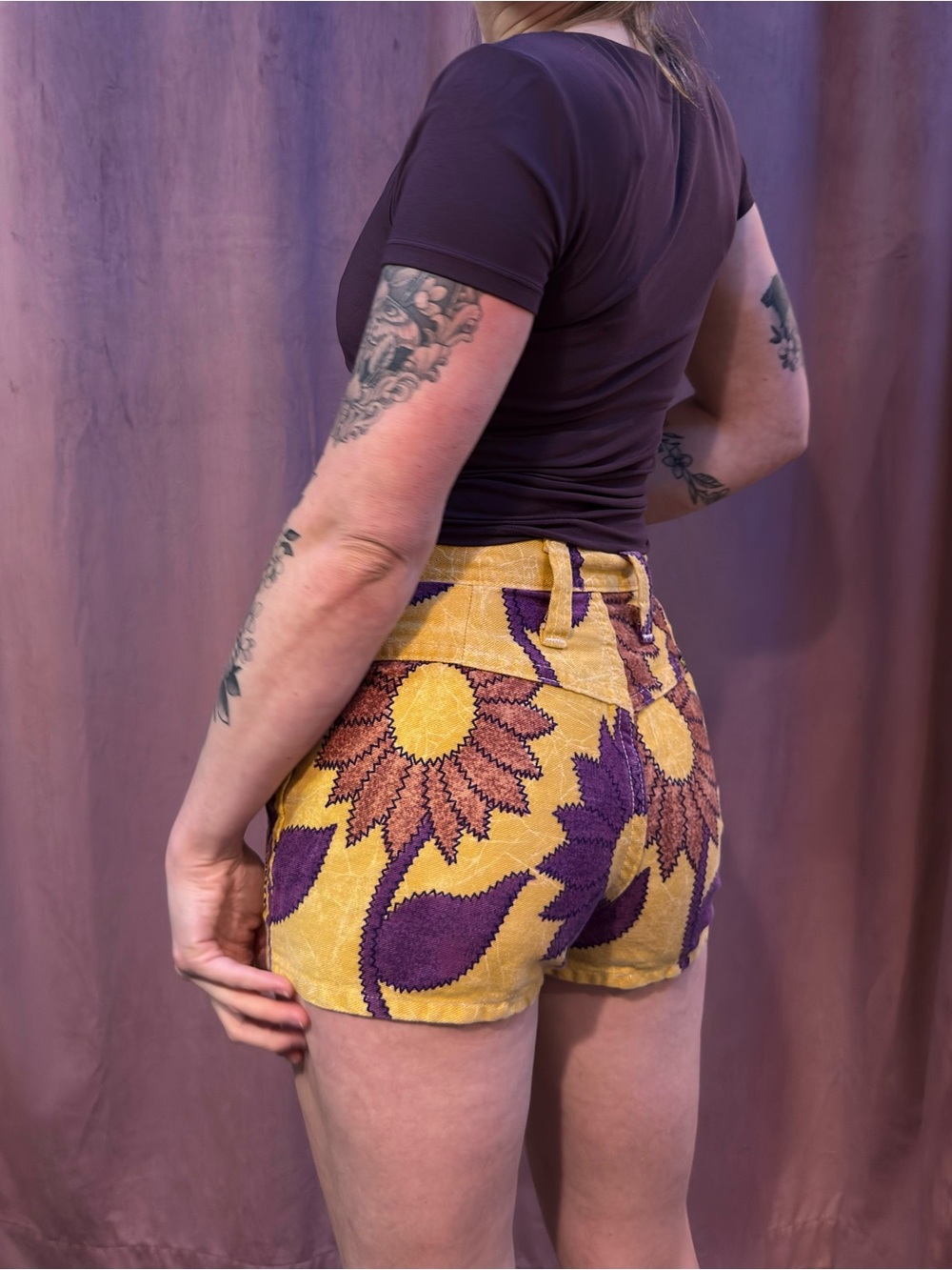 Vintage 60s 70s Wrangler Sunflower High Rise Denim Shorts XS 27 Waist - Picture 3 of 5